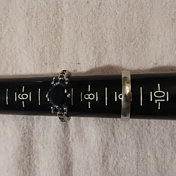 Elegant Blue Gemstone Silver Ring And Silver tone Band - Picture 2 of 4